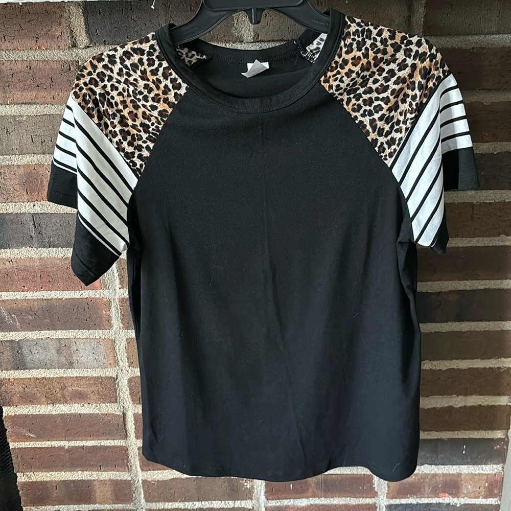 Sunshine & Rodeos T-shirt, Leopard Animal Print Stripe Women’s Size Small